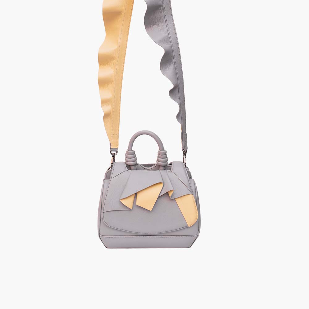 Alça de Couro Babados Cinza