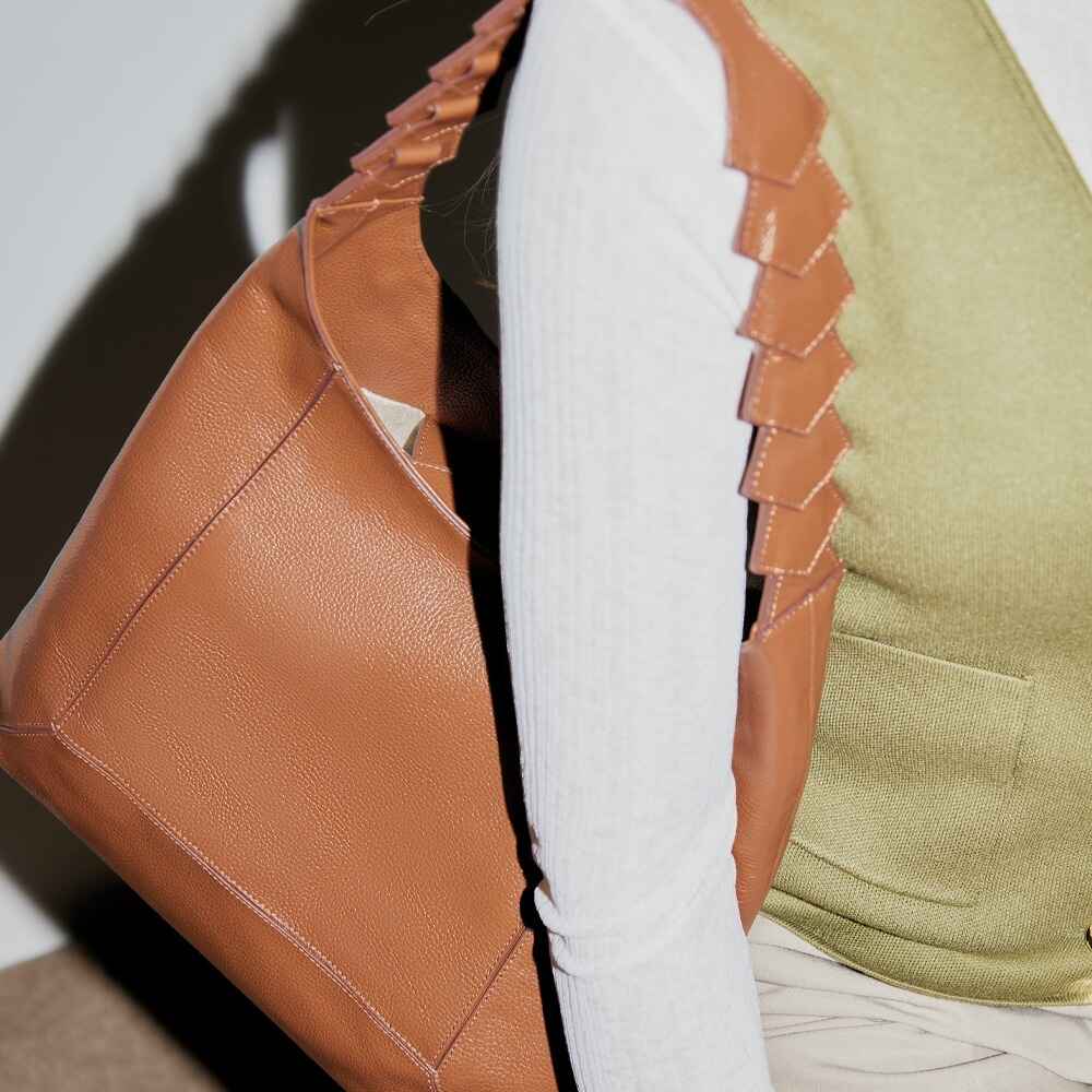 Bolsa Hobo Diamond Essence Caramelo