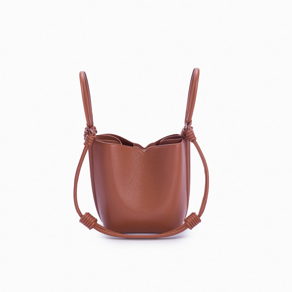 Bolsa de couro feminina Caramelo estilo Bucket, marca Soleah, posição da bolsa lateral com alça de mão e Crossbody