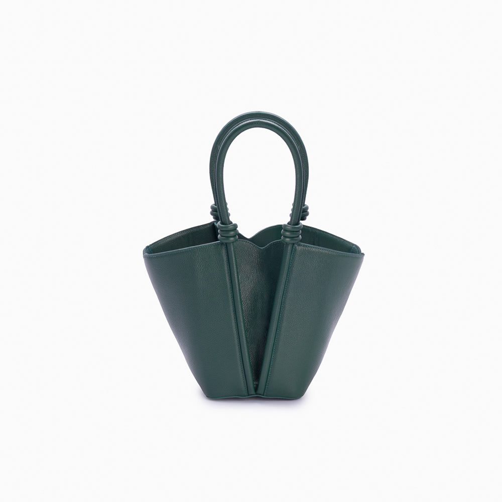 Bolsa de couro feminina Verde estilo Bucket, marca Soleah, posição da bolsa de frente com alça de mão