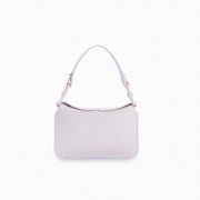 Flap Loop Soleah em couro off white: bolsa com aba frontal, formato compacto e alça longa para uso no ombro ou transversal; vista frontal, destacando a silhueta, o acabamento do couro e os principais elementos externos.