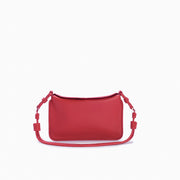 Flap Loop Soleah em couro vermelha: bolsa com aba frontal, formato compacto e alça longa para uso no ombro ou transversal; vista frontal com a alça longa posicionada ao redor da bolsa, evidenciando a opção de uso no ombro ou transversal.