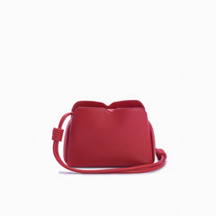 Handbag Loop Soleah em couro vermelha: bolsa de mão em couro de formato compacto, com alça superior curta e acabamento de linhas orgânicas; vista frontal com a alça longa posicionada ao redor da bolsa, evidenciando a opção de uso no ombro ou transversal.