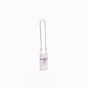 Estojo Loop Soleah em couro off white: estojo compacto, com formato retangular e alça curta para transporte; vista lateral em três quartos, mostrando profundidade, laterais, volume e construção da peça.
