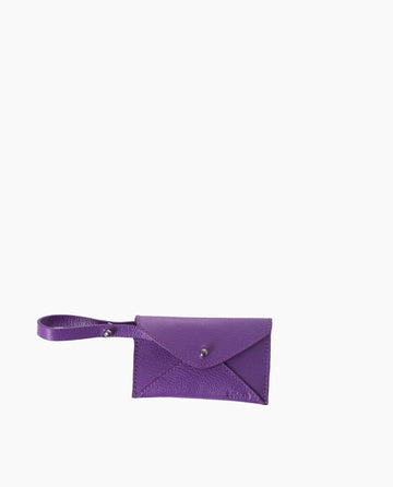 Chaveiro Charm Envelope Roxo Cosmopolitan